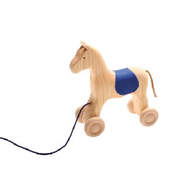 Hest på hjul, med blå saddel